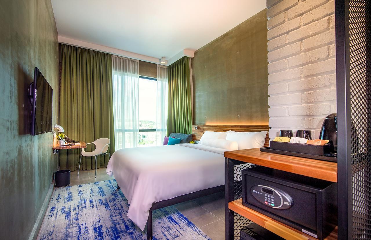 Ibis Styles Kota Kinabalu Inanam Hotel Exterior photo